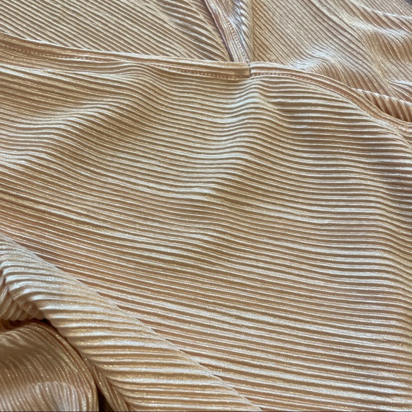 Simple & elegant blouse, shimmery pink, long sleeve, elastic wrist and waist - Picture 3 of 6